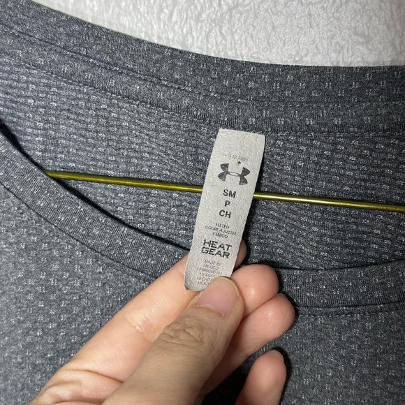 Under Armour Women Gray HeatGear Long Sleeve Athletic shirt size small - Picture 4 of 7